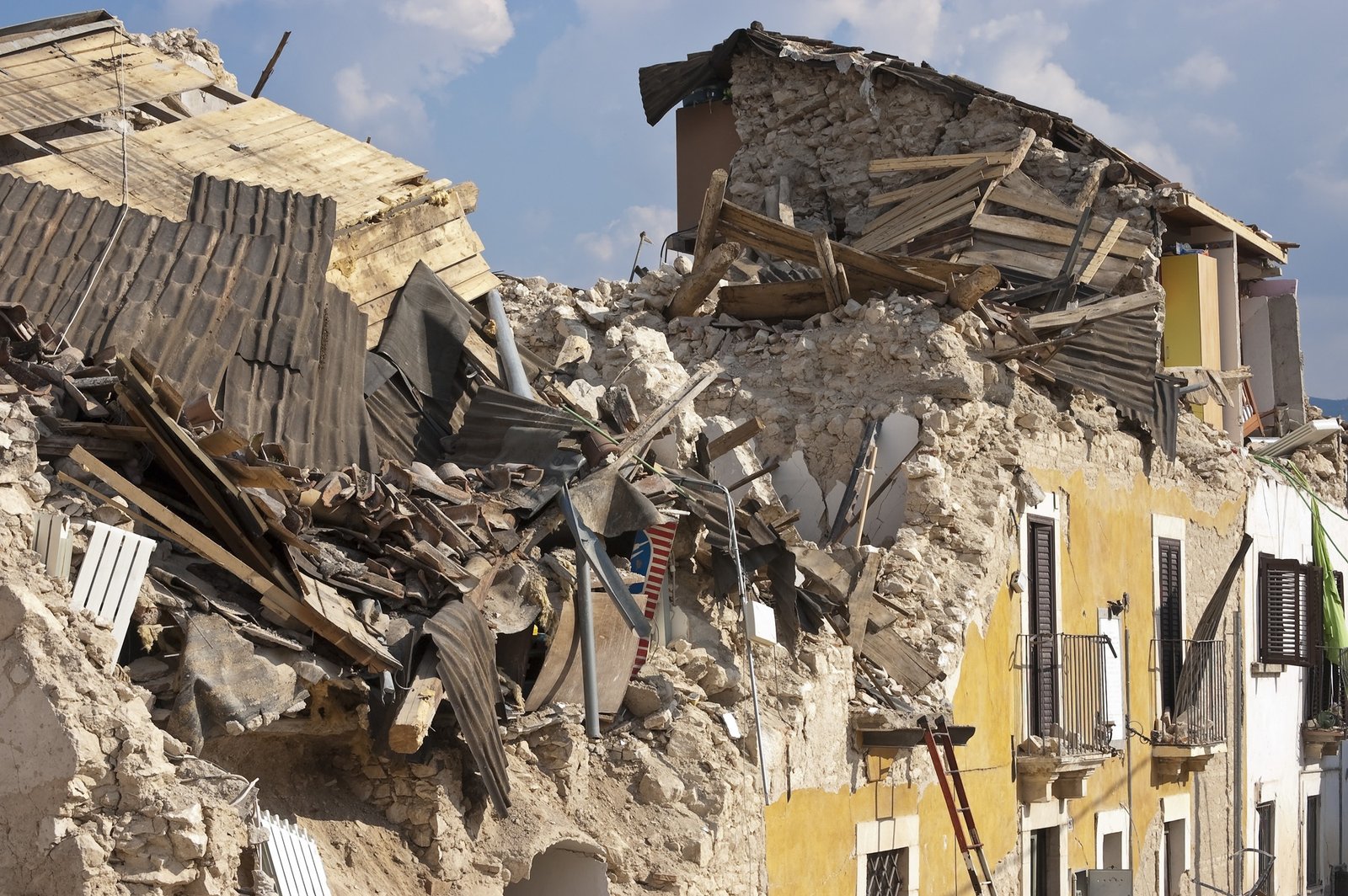 Labores de rescate tras el terremoto